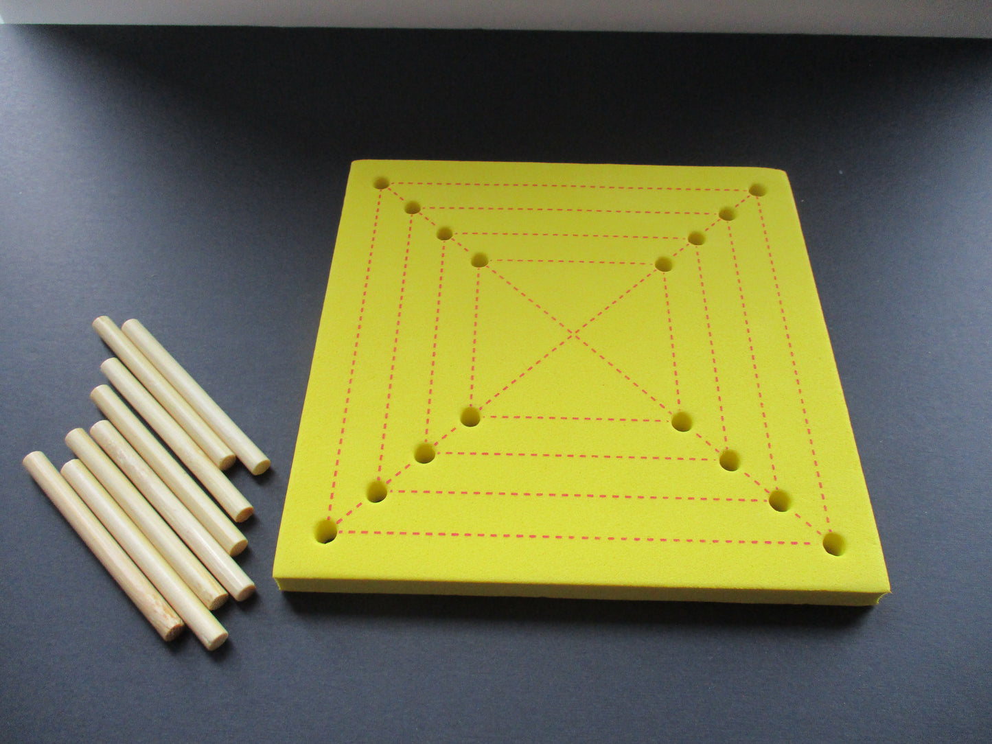 Foam blocking board with dowels